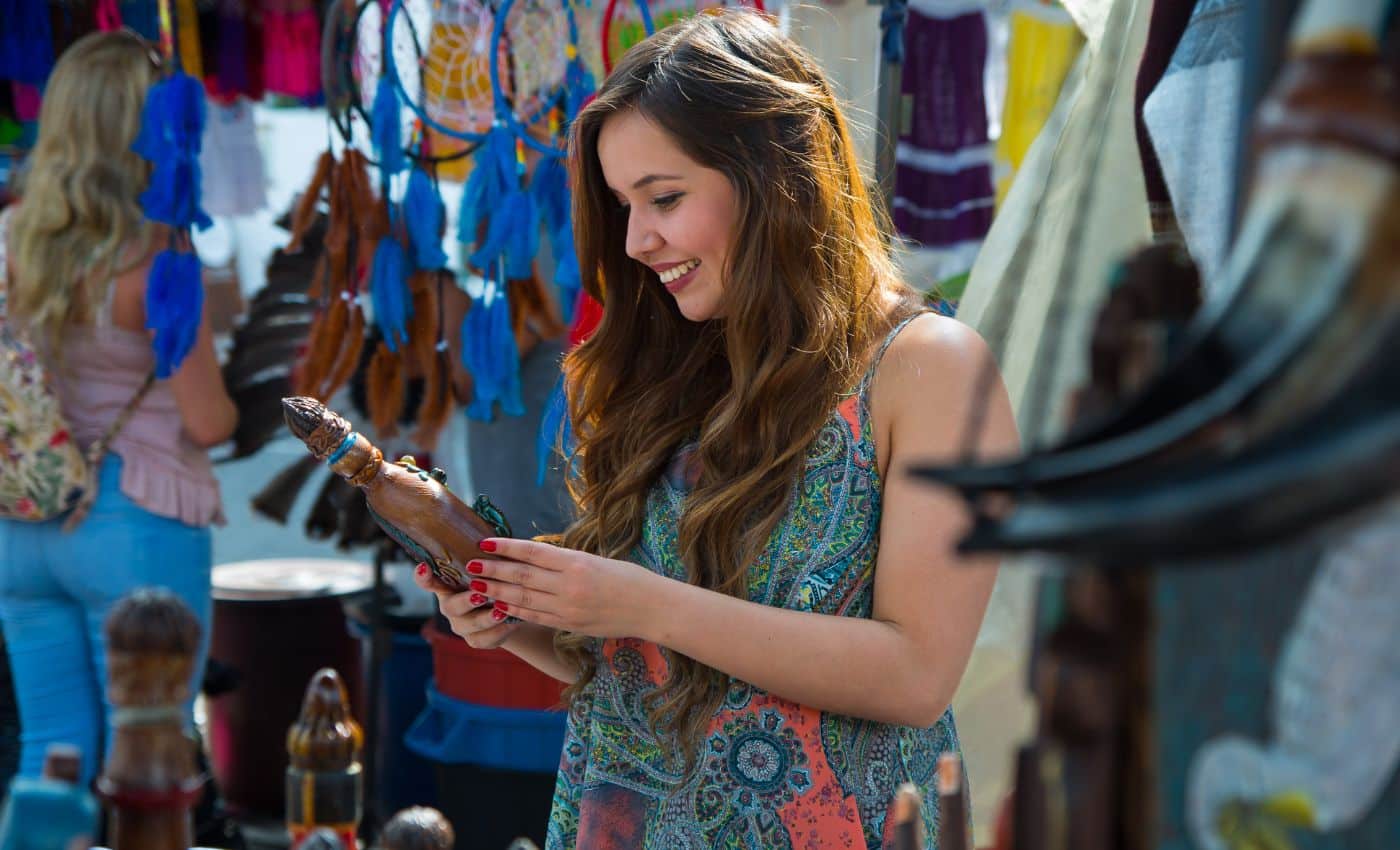 Artesanías en el mercado de las pulgas en Usaquén