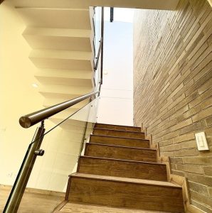 escaleras a segundo piso alcoba con vetanales estrenar casa cajica