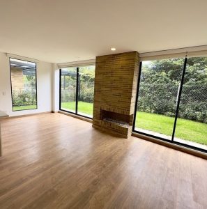 sala comedor con chimenea y patio estrenar casa cajica