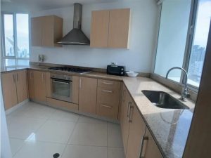 cocina abierta con ventanales Apartamento amoblado en arriendo en Bocagrande3