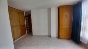 Apartamento esquinero en arriendo en Los Rosales4