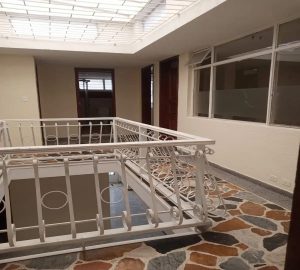 Casa de dos niveles en arriendo en San Ignacio11