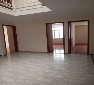 Casa de dos niveles en arriendo en San Ignacio2