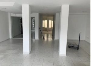 Casa de tres niveles en arriendo en el barrio Altico 7