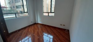 ARRIENDO APARATAESTUDIO CON BALCÓN