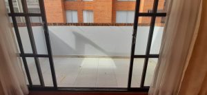 ARRIENDO APARATAESTUDIO CON BALCÓN