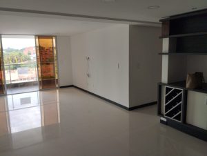 Apartamento en arriendo en Pinares 2