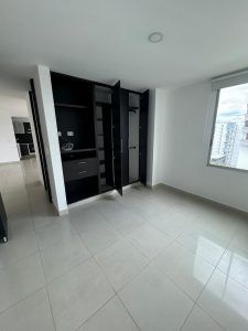 Se arrienda apartamento en Pinares 4