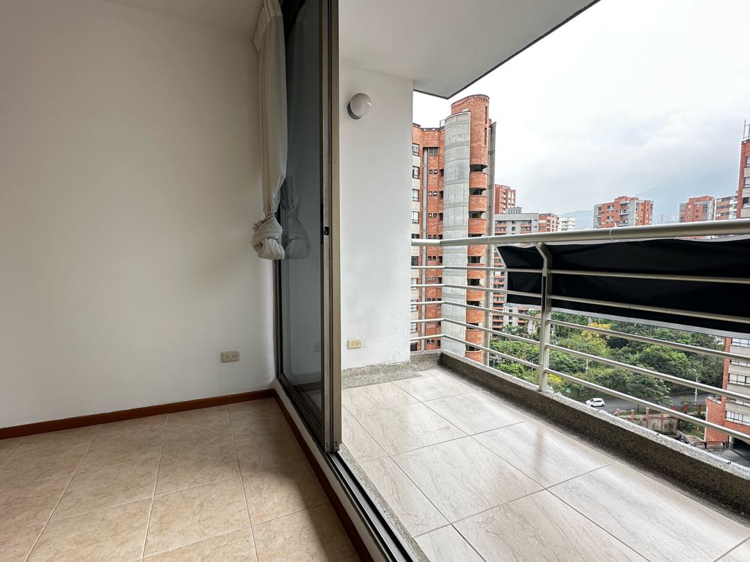renta_apto_poblado_sector_cc_s_1738687949-9689_2808.jpeg