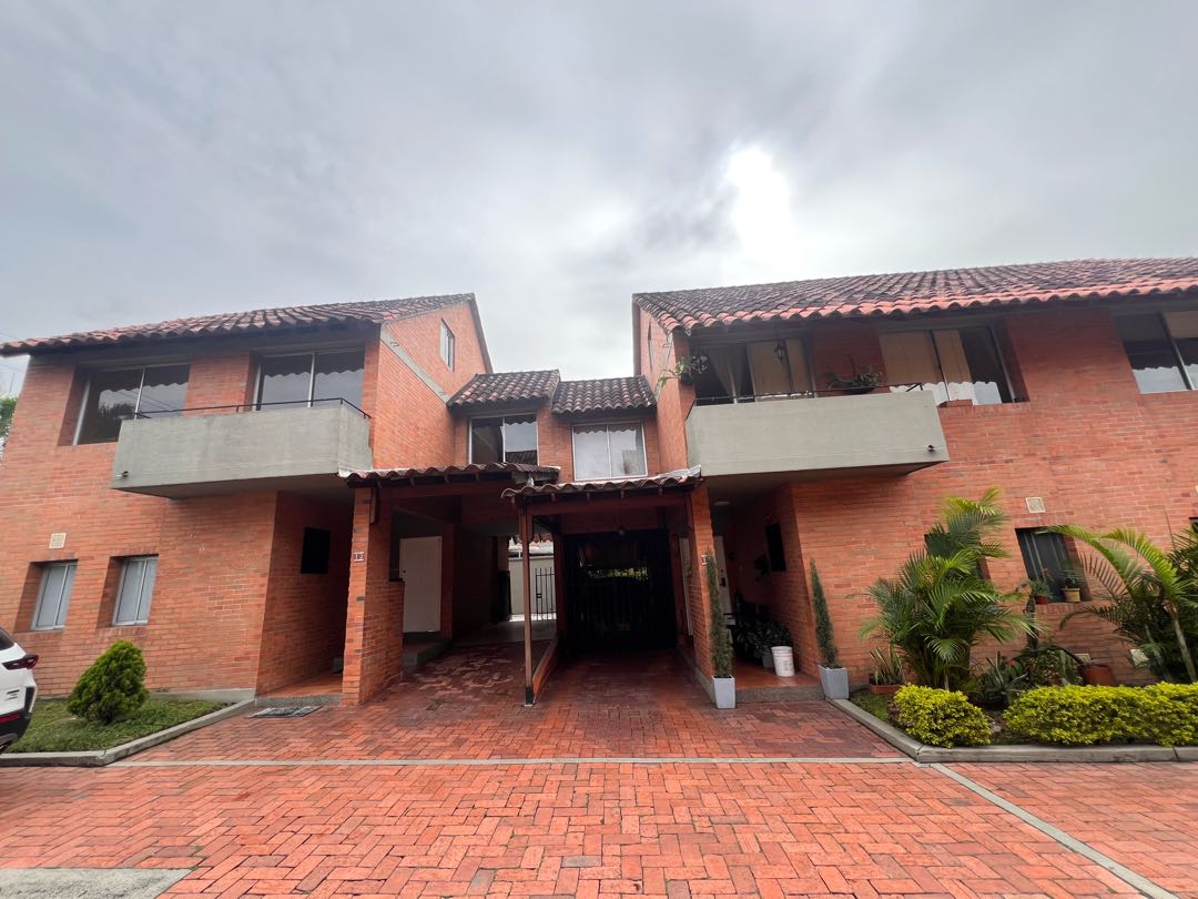 arriendo_casa_en_la_av_sur_per_1744145942-6856_7546.jpeg