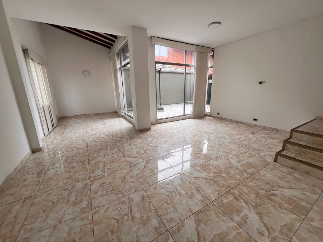 arriendo_casa_en_la_av_sur_per_1744145944-4016_2217.jpeg