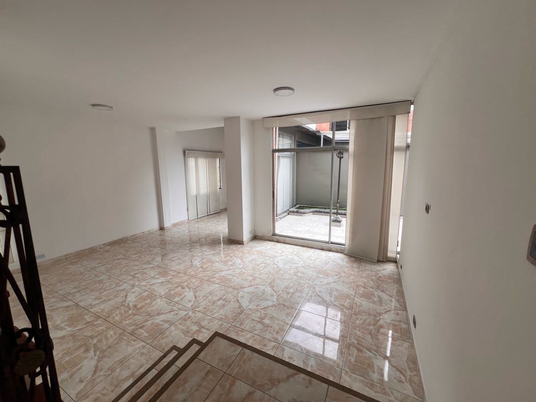 arriendo_casa_en_la_av_sur_per_1744145947-6205_8790.jpeg