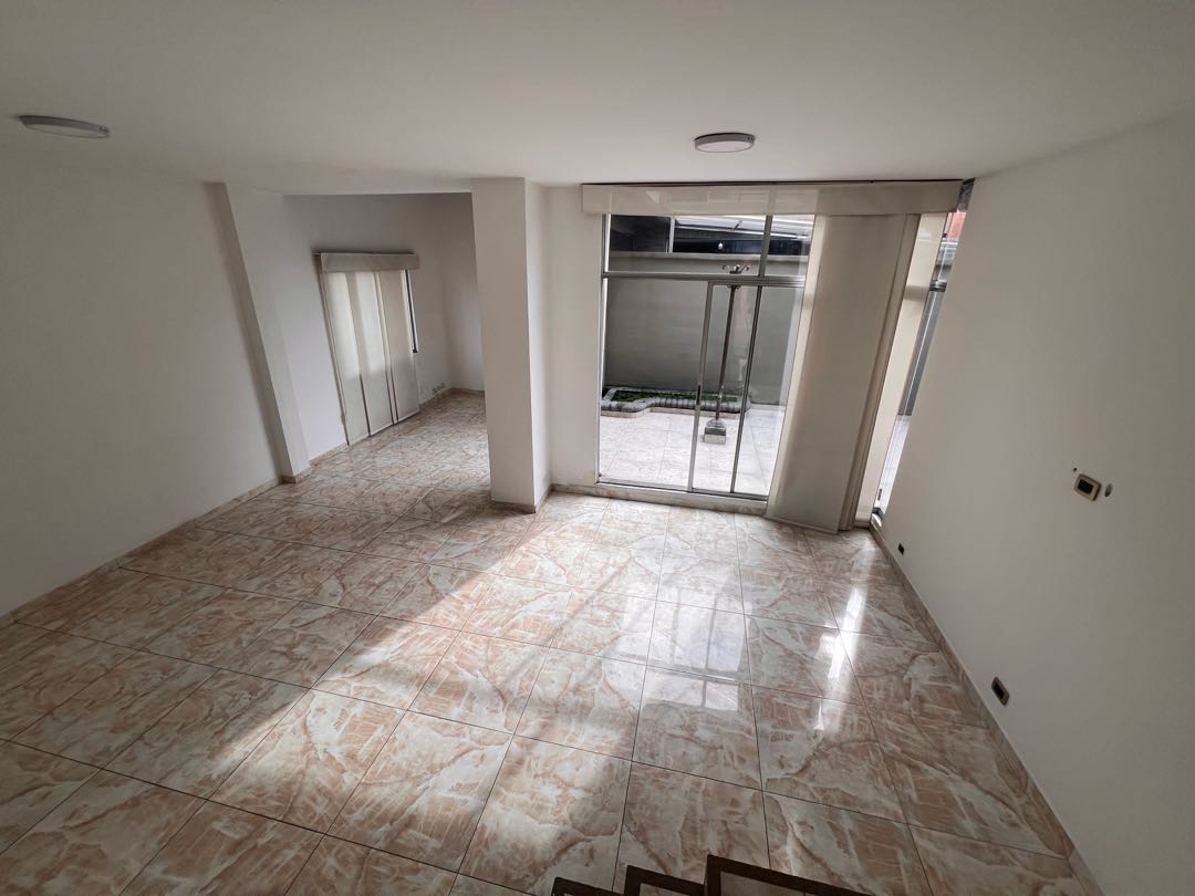 arriendo_casa_en_la_av_sur_per_1744145952-6574_3879.jpeg