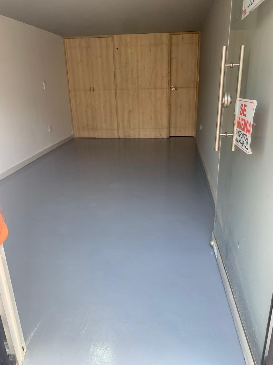 arriendo_local_en_el_sector_ci_1740800997-9738_8099.jpeg