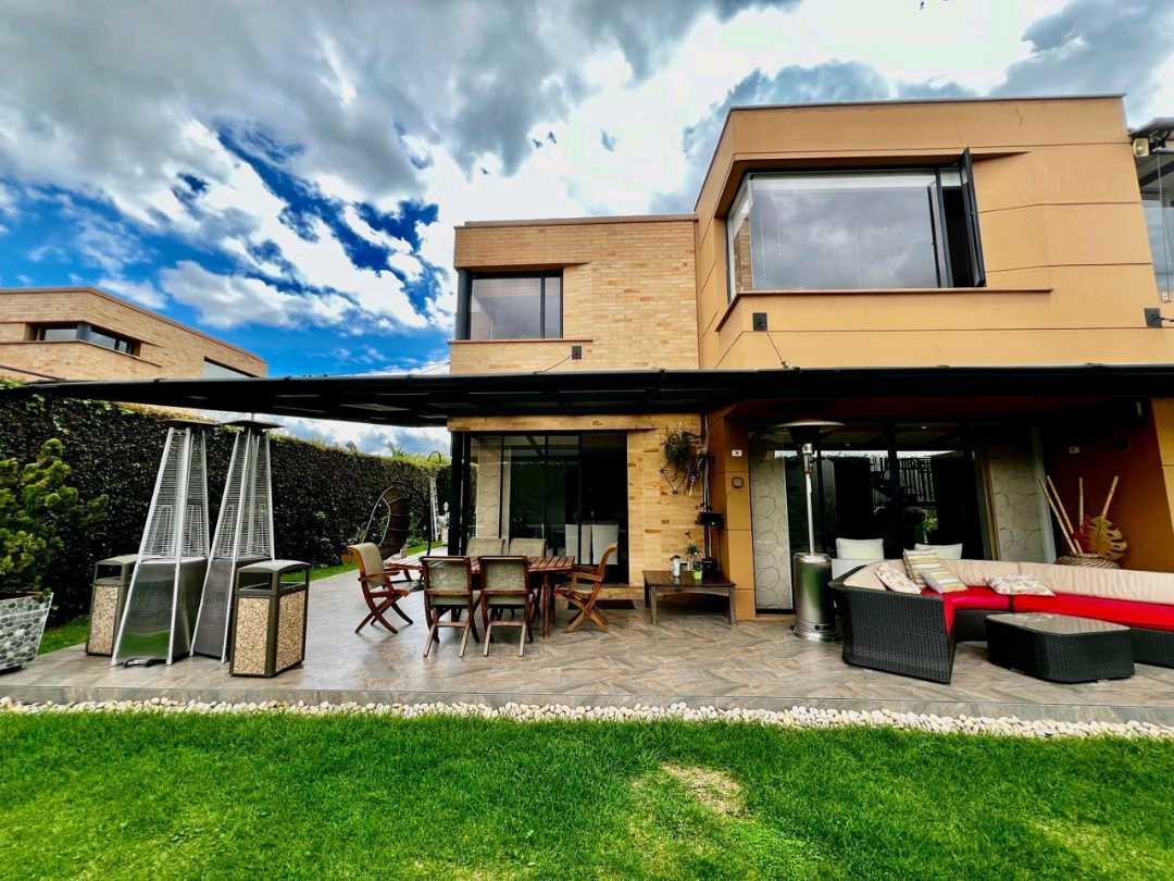 venta_o_arriendo_de_casa_en_ch_1736562520-083_2984.jpeg