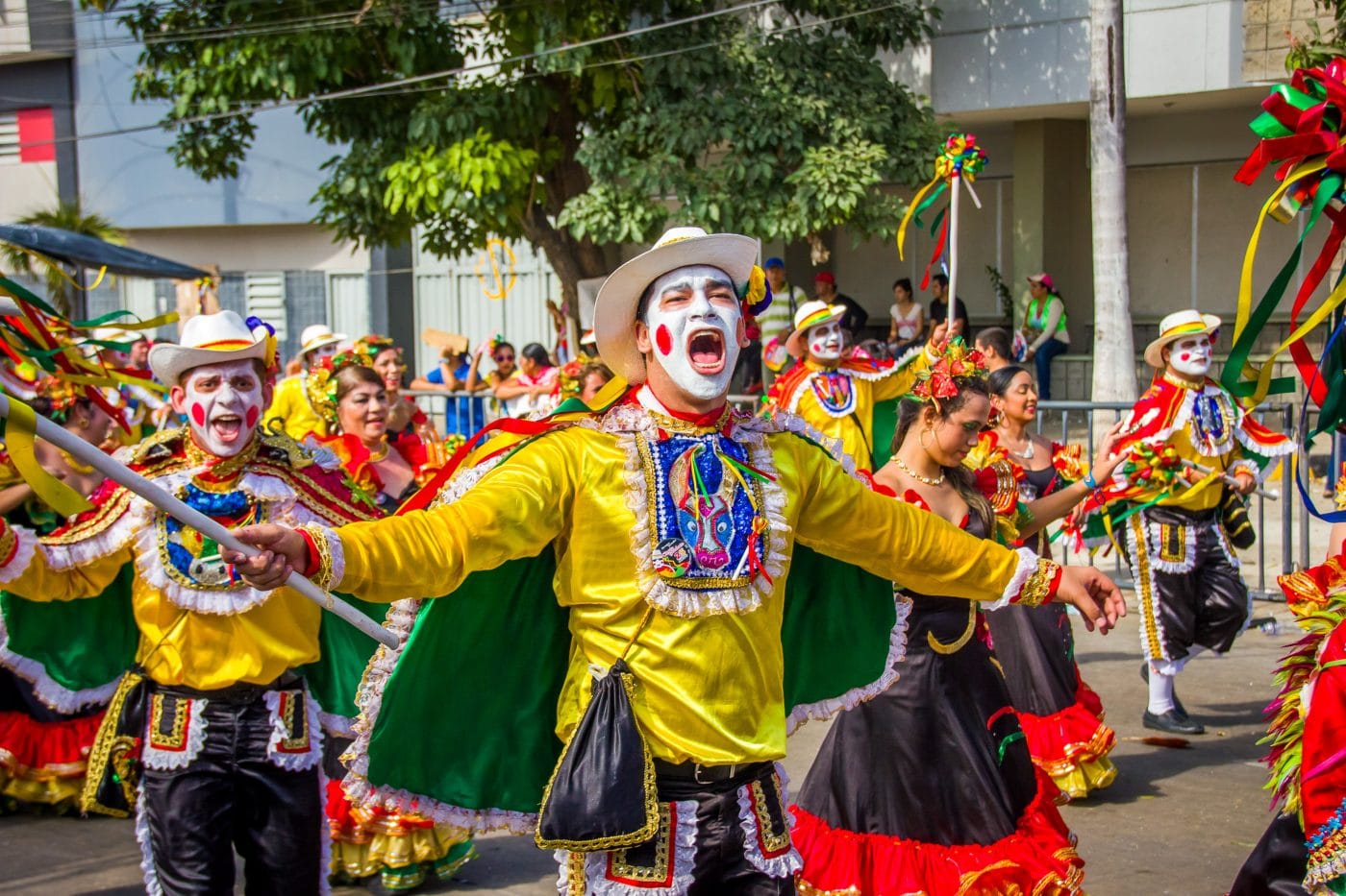 Alegría, color y baile en los carnavales de Colombia