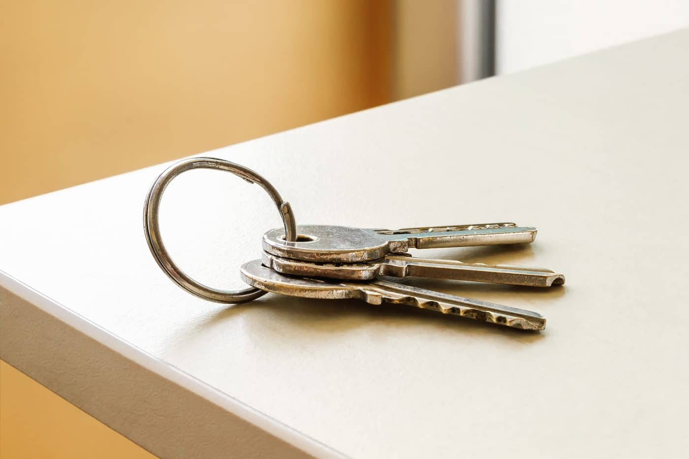 ¿Qué debe hacer si deja las llaves de su apartamento adentro?